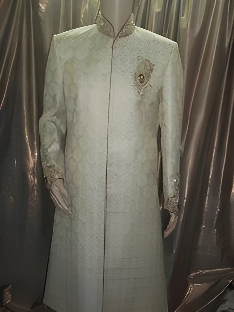 resizeImages/NDM1MA==/mediabank/images/products/Sherwani1228907289_4350.webp