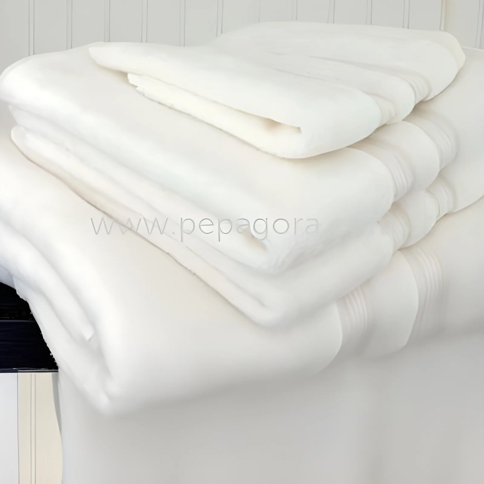 resizeImages/NDU5OQ==/mediabank/images/products/FancyHotelBathLinen624559403_4599.webp