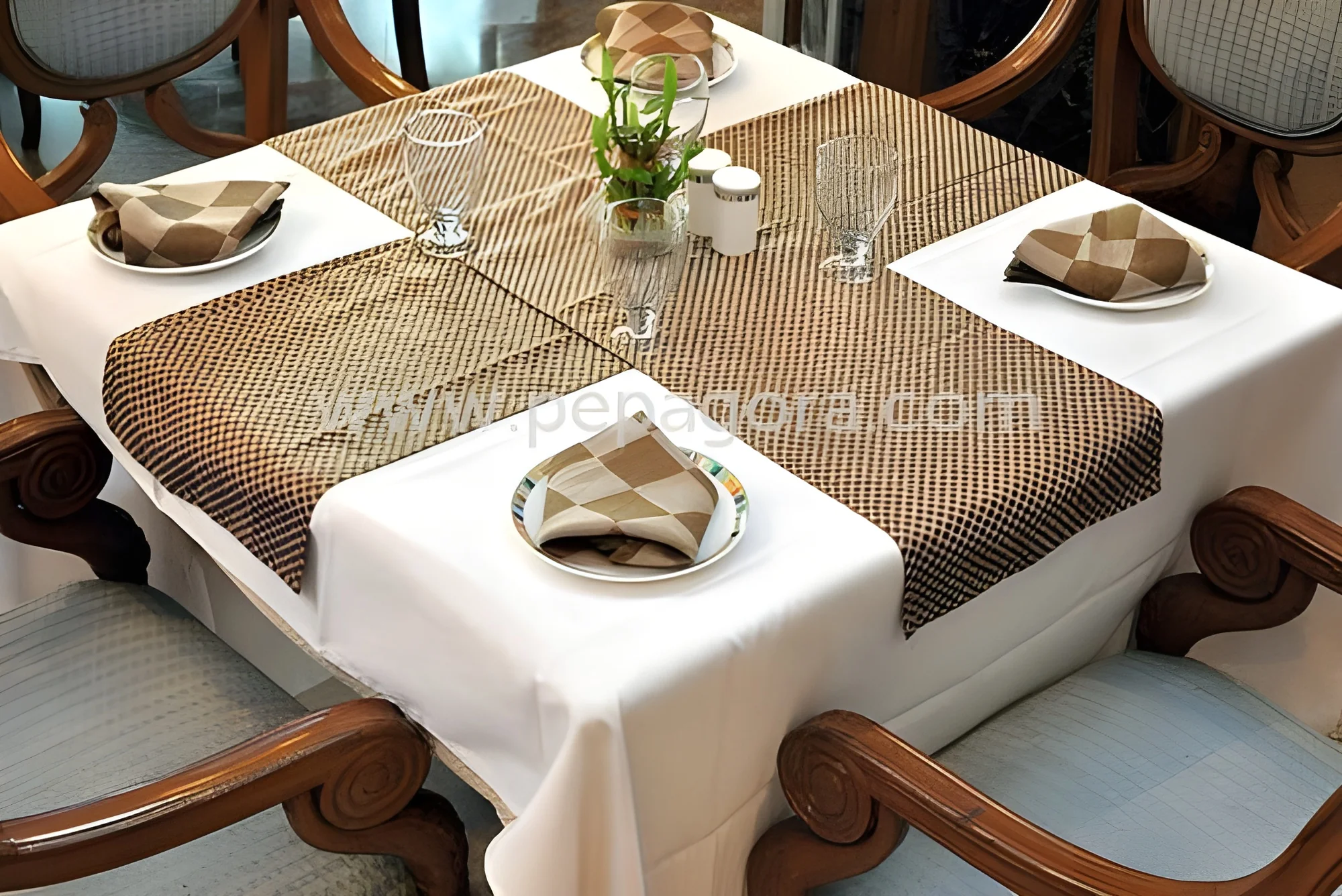 resizeImages/NDU5OQ==/mediabank/images/products/RestaurantTableRunner1919464323_4599.webp