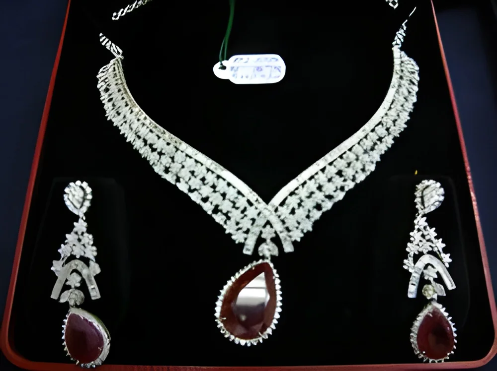 resizeImages/NTE5Mg==/mediabank/images/products/designer-diamond-necklace-250x250.webp